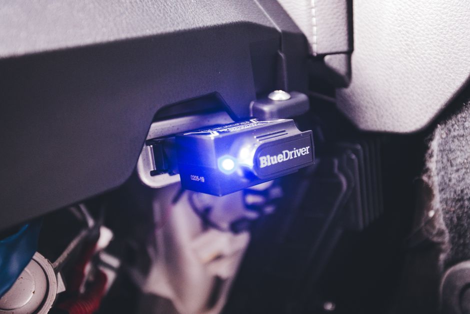 Diagnostični priključek OBD na vozilu